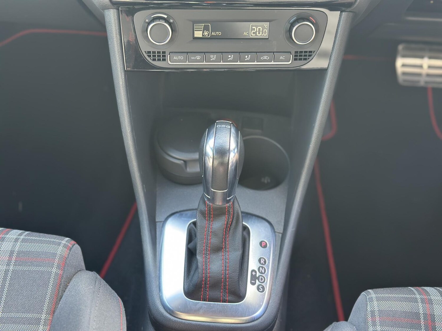 Used Volkswagen Polo 2012 for sale - 76184594: Photo 27