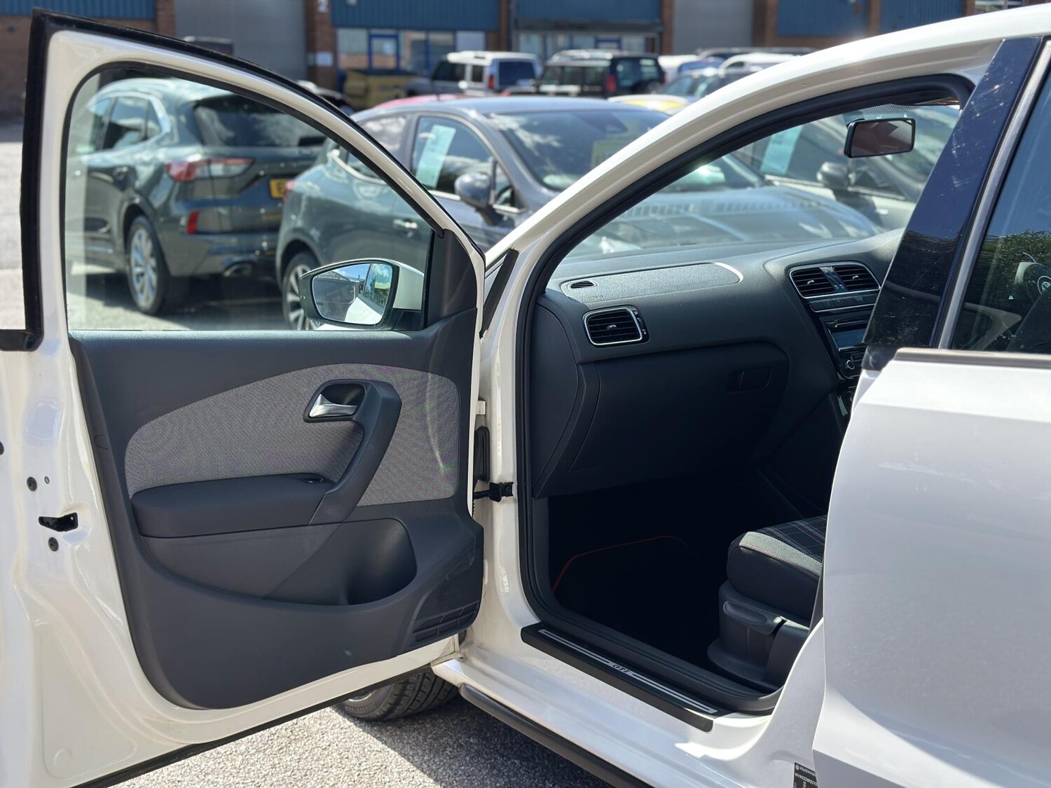 Used Volkswagen Polo 2012 for sale - 76184594: Photo 29