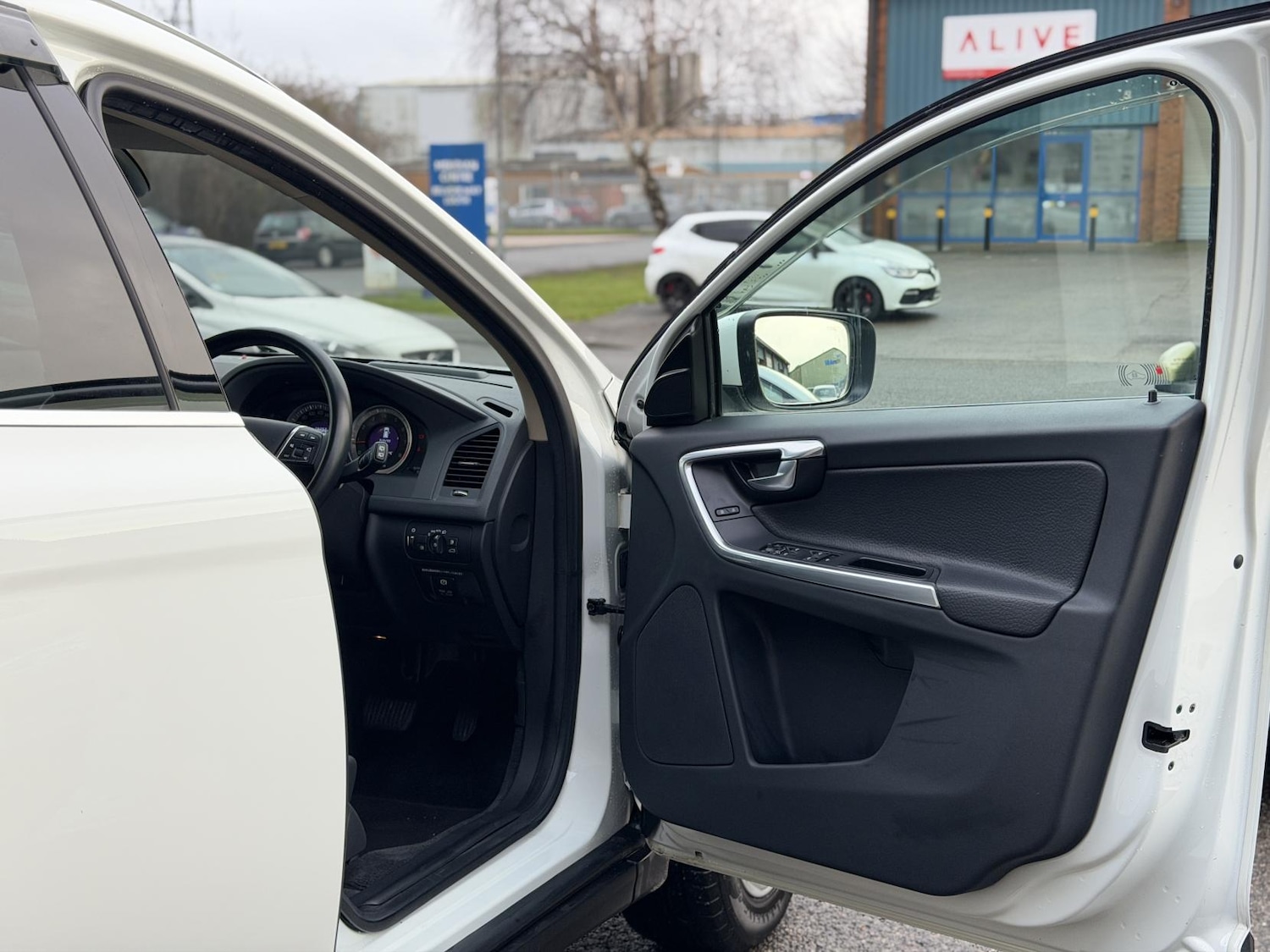 Used Volvo XC60 2013 for sale - 77248167: Photo 15