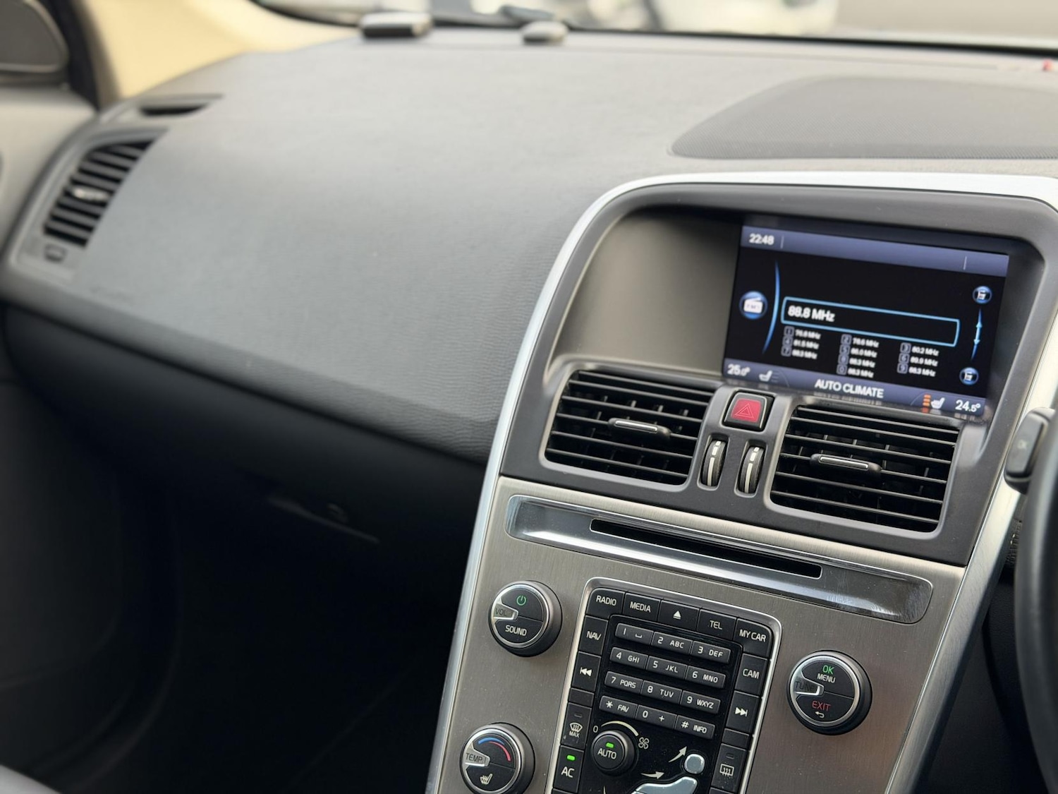 Used Volvo XC60 2013 for sale - 77248167: Photo 24