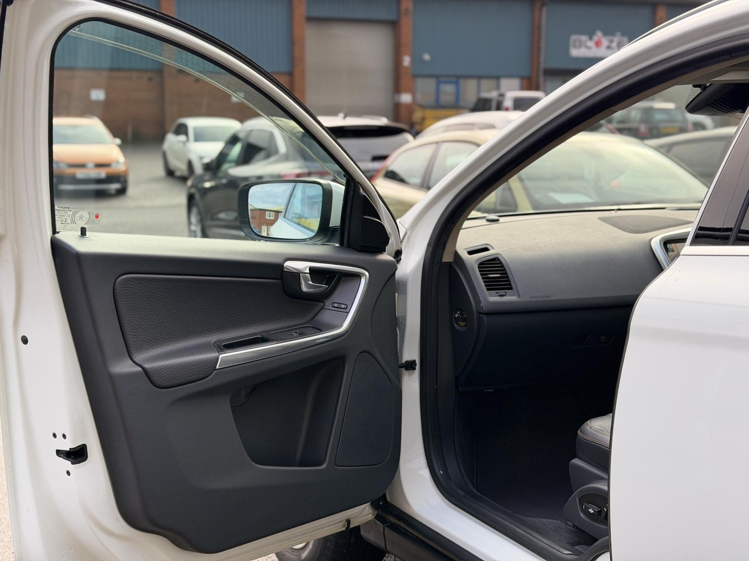 Used Volvo XC60 2013 for sale - 77248167: Photo 31