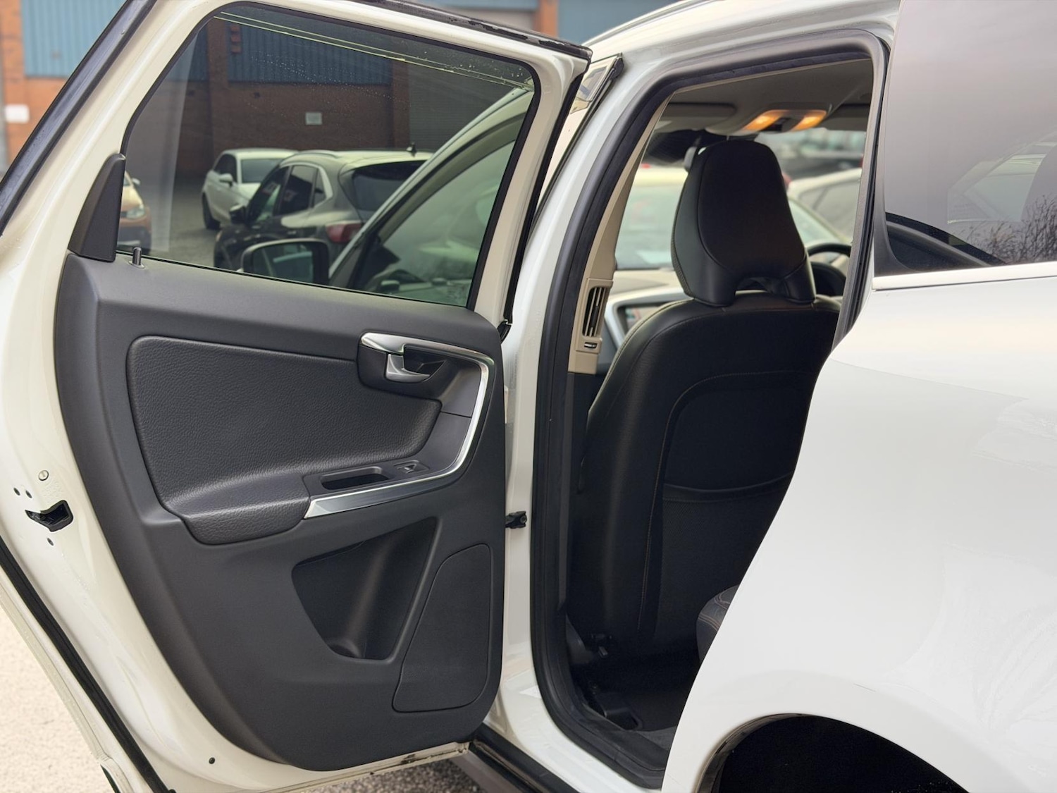 Used Volvo XC60 2013 for sale - 77248167: Photo 40