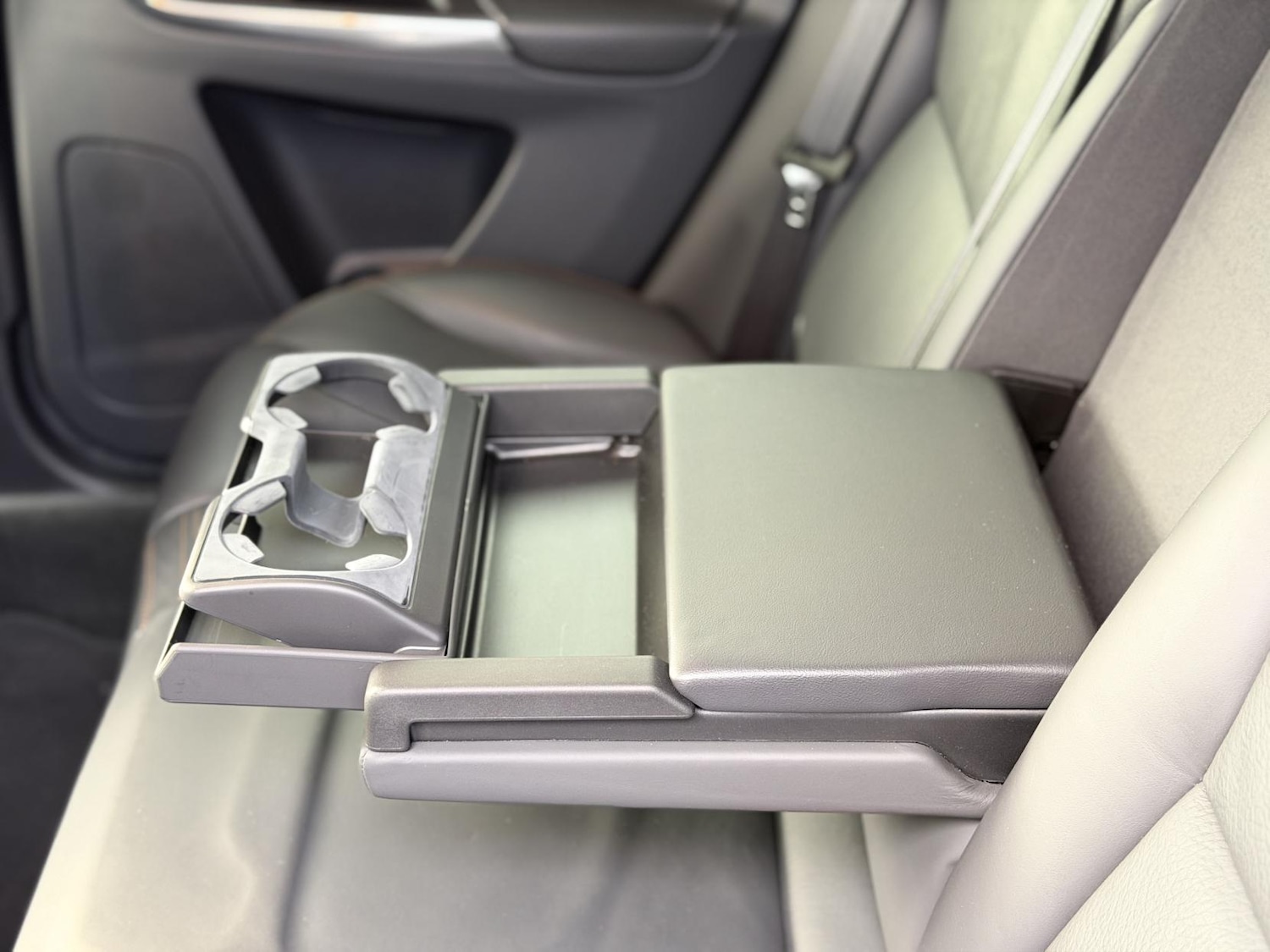 Used Volvo XC60 2013 for sale - 77248167: Photo 43