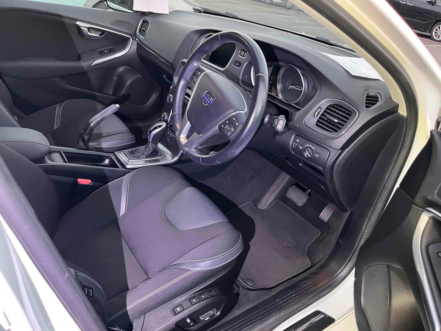 Used Volvo V40 2015 for sale - 77525258: Photo 4