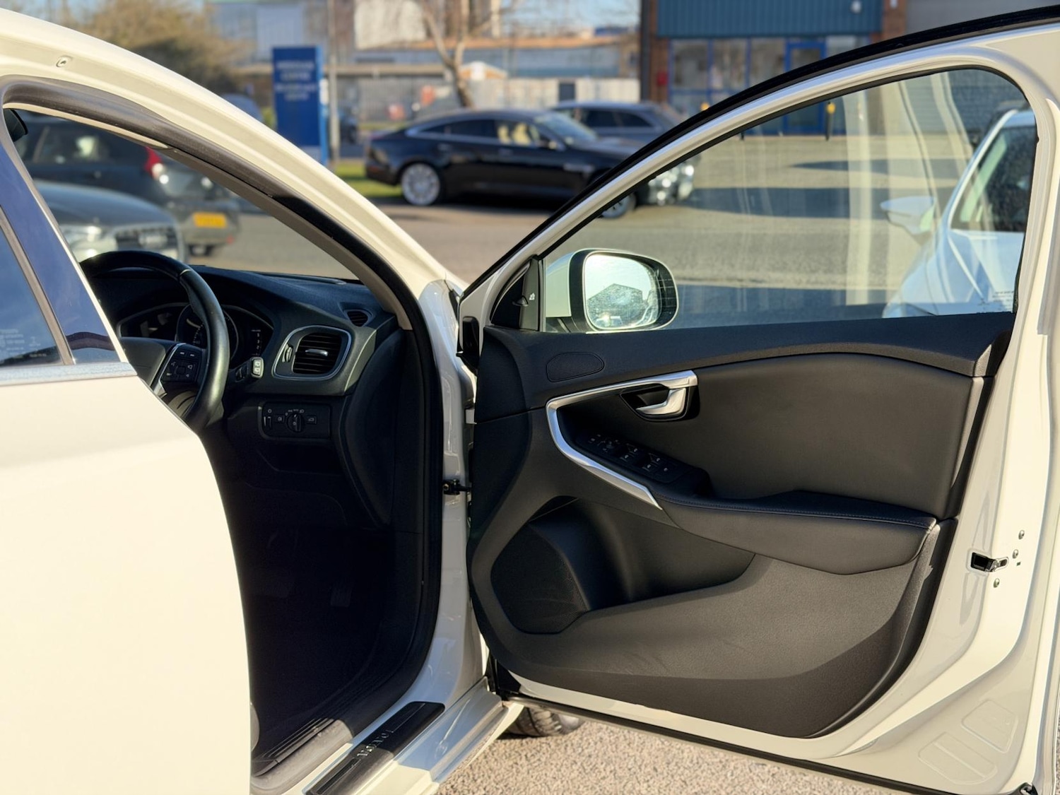 Used Volvo V40 2015 for sale - 78005586: Photo 15