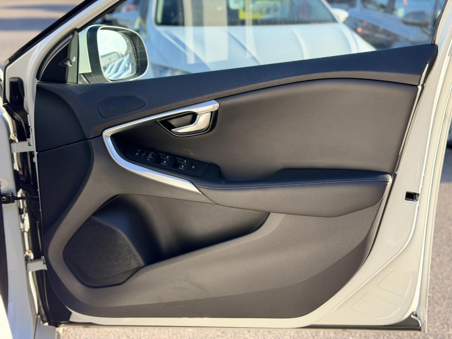 Used Volvo V40 2015 for sale - 78005586: Photo 16