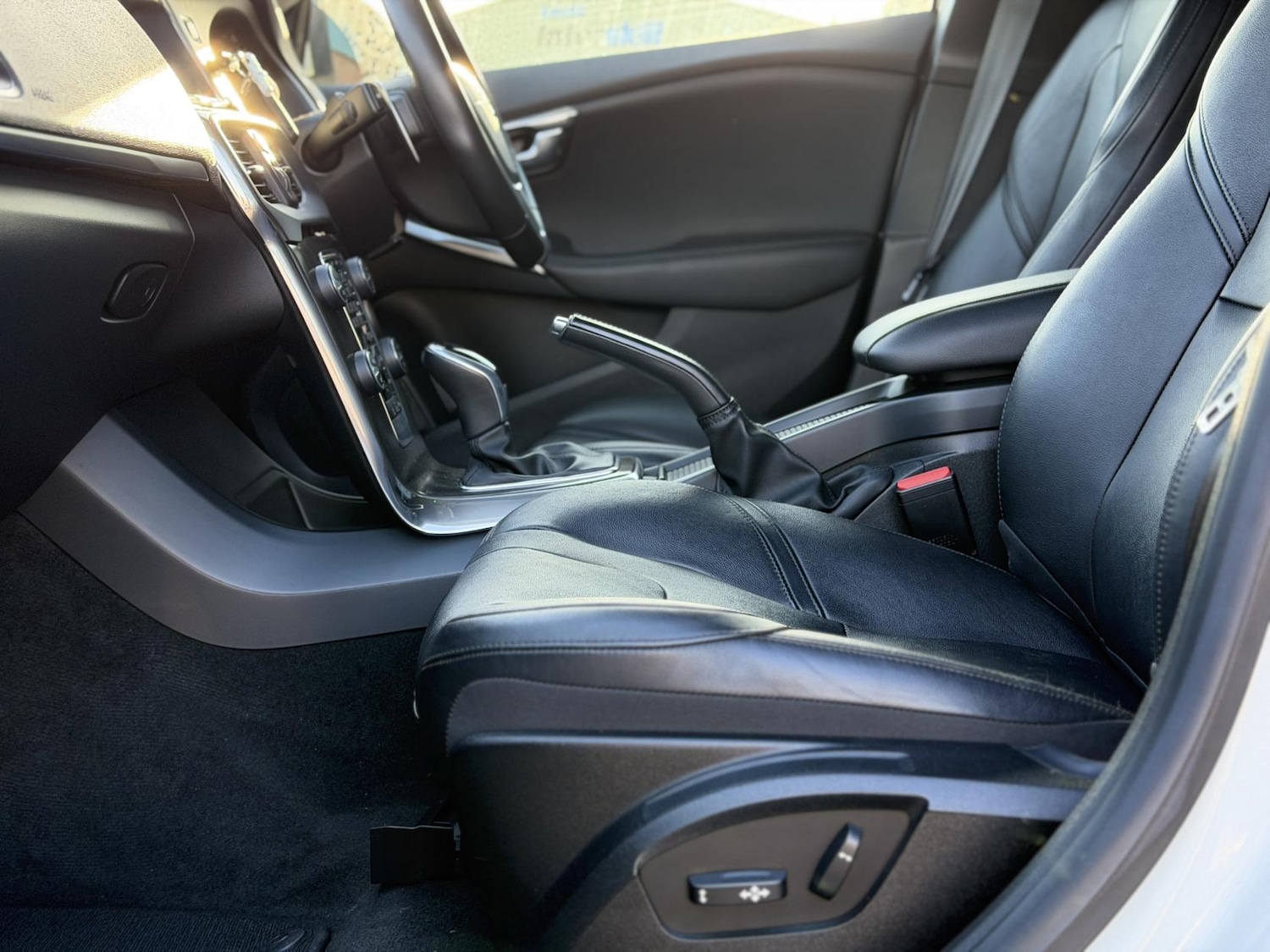 Used Volvo V40 2015 for sale - 78005586: Photo 32