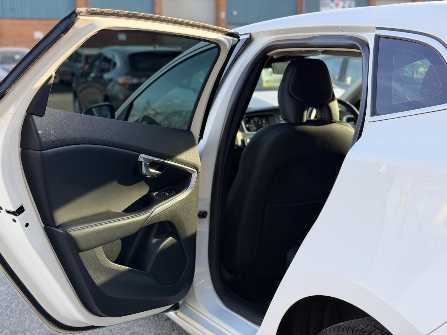 Used Volvo V40 2015 for sale - 78005586: Photo 39