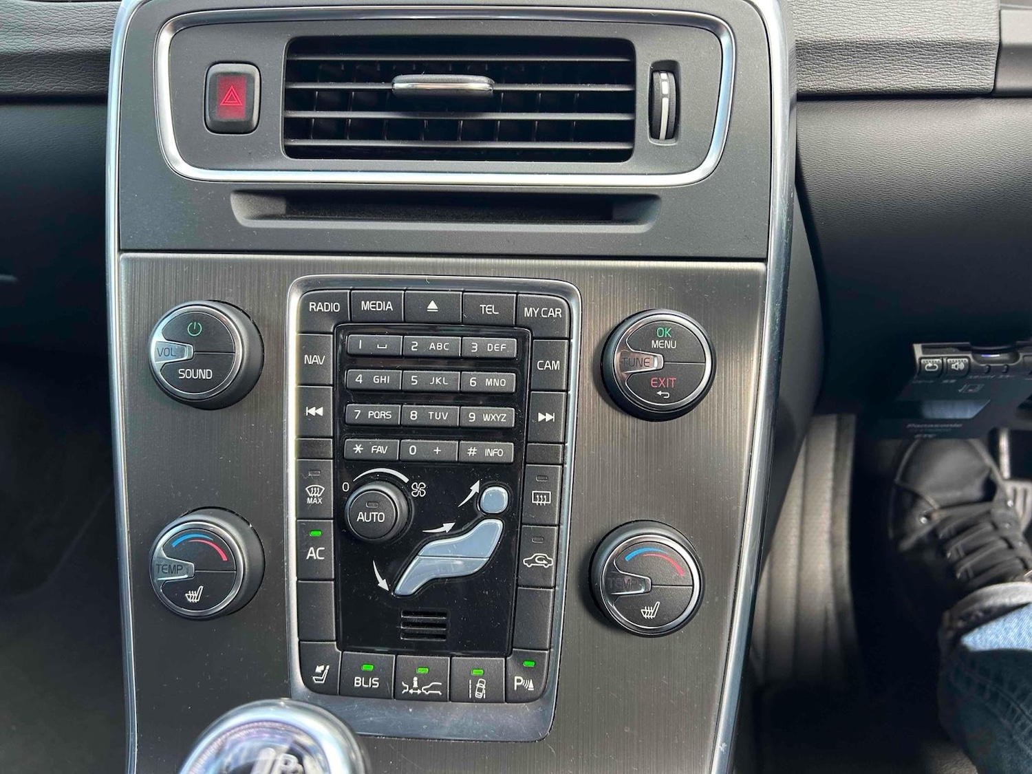 Used Volvo V60 2012 for sale - 77833769: Photo 3