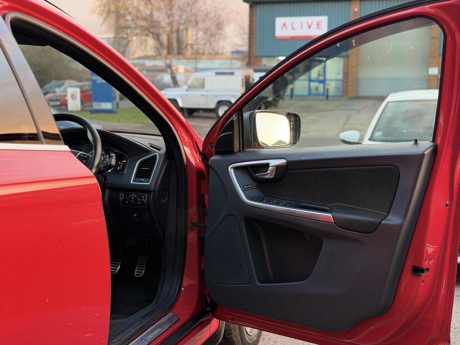 Used Volvo XC60 2015 for sale - 76606438: Photo 15