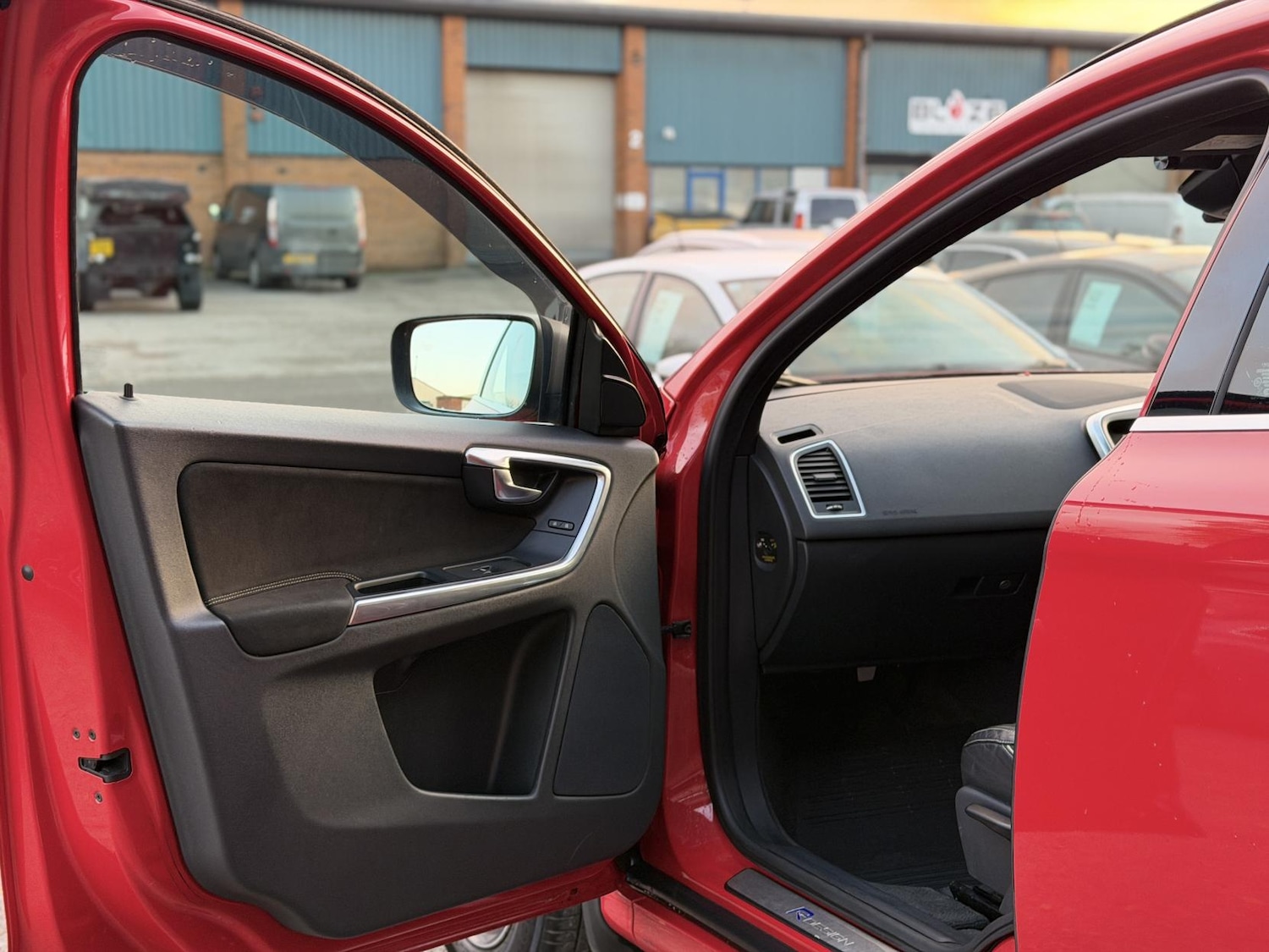 Used Volvo XC60 2015 for sale - 76606438: Photo 28