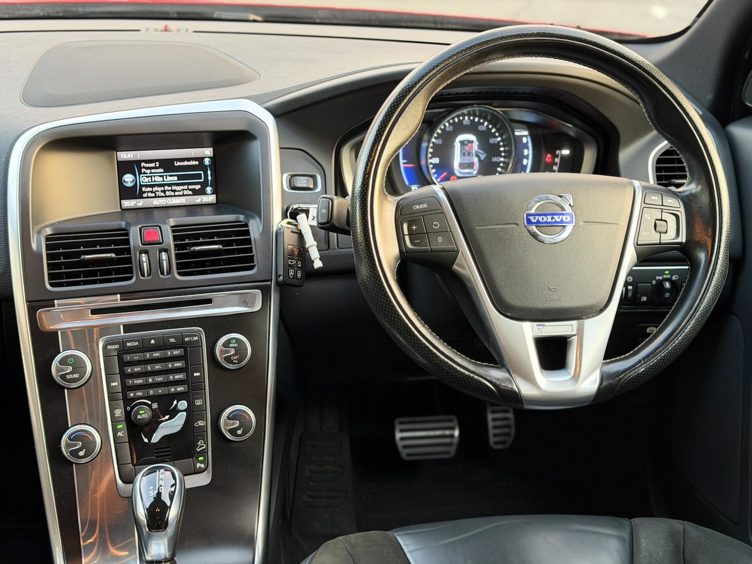 Used Volvo XC60 2015 for sale - 76606438: Photo 3