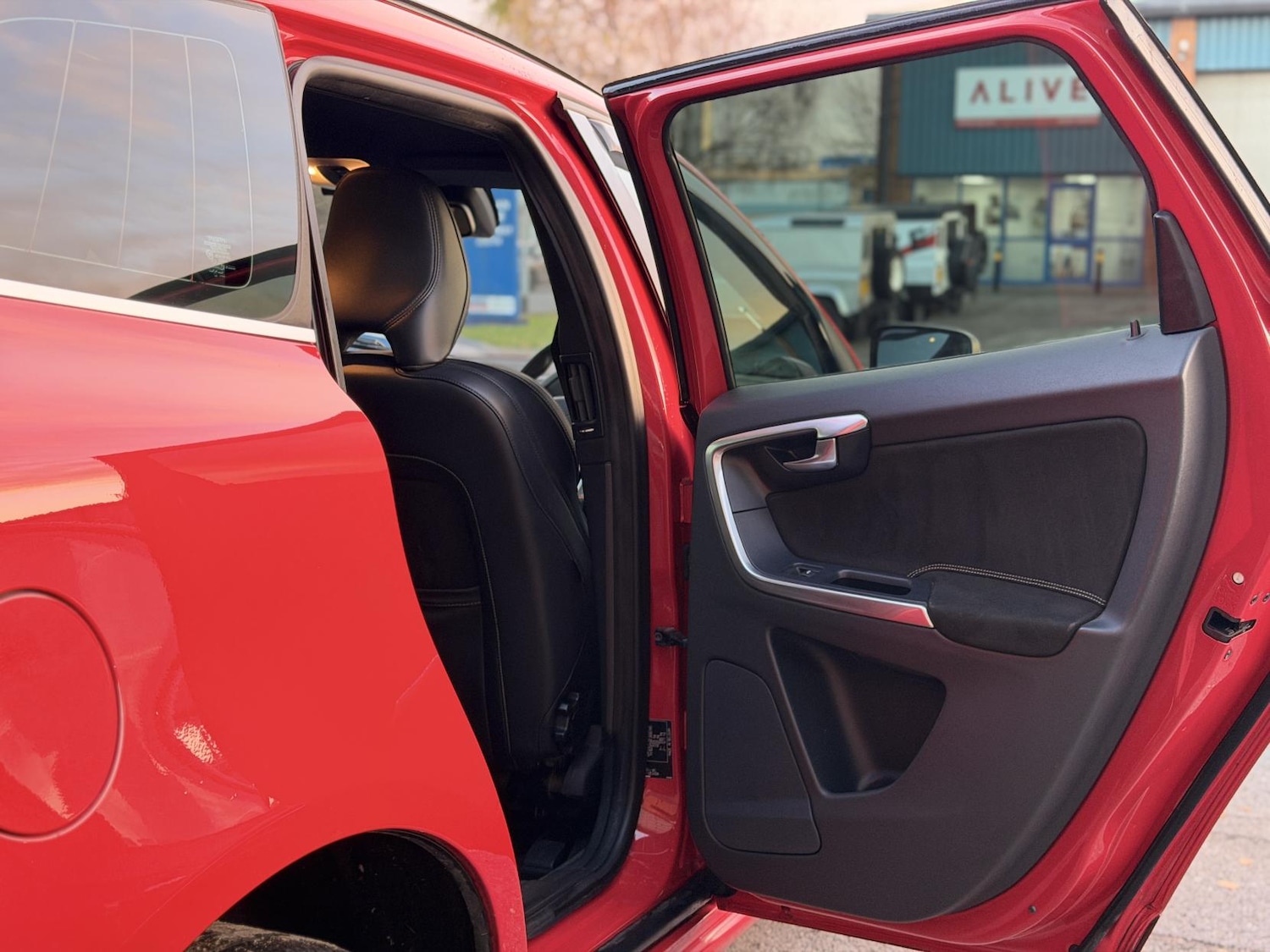 Used Volvo XC60 2015 for sale - 76606438: Photo 33