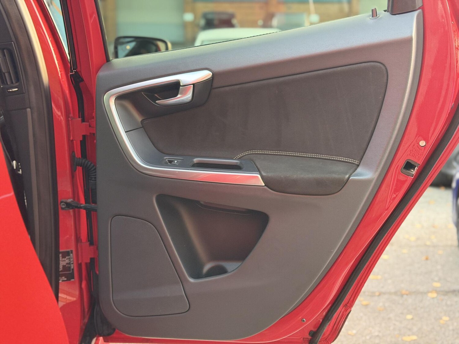 Used Volvo XC60 2015 for sale - 76606438: Photo 34