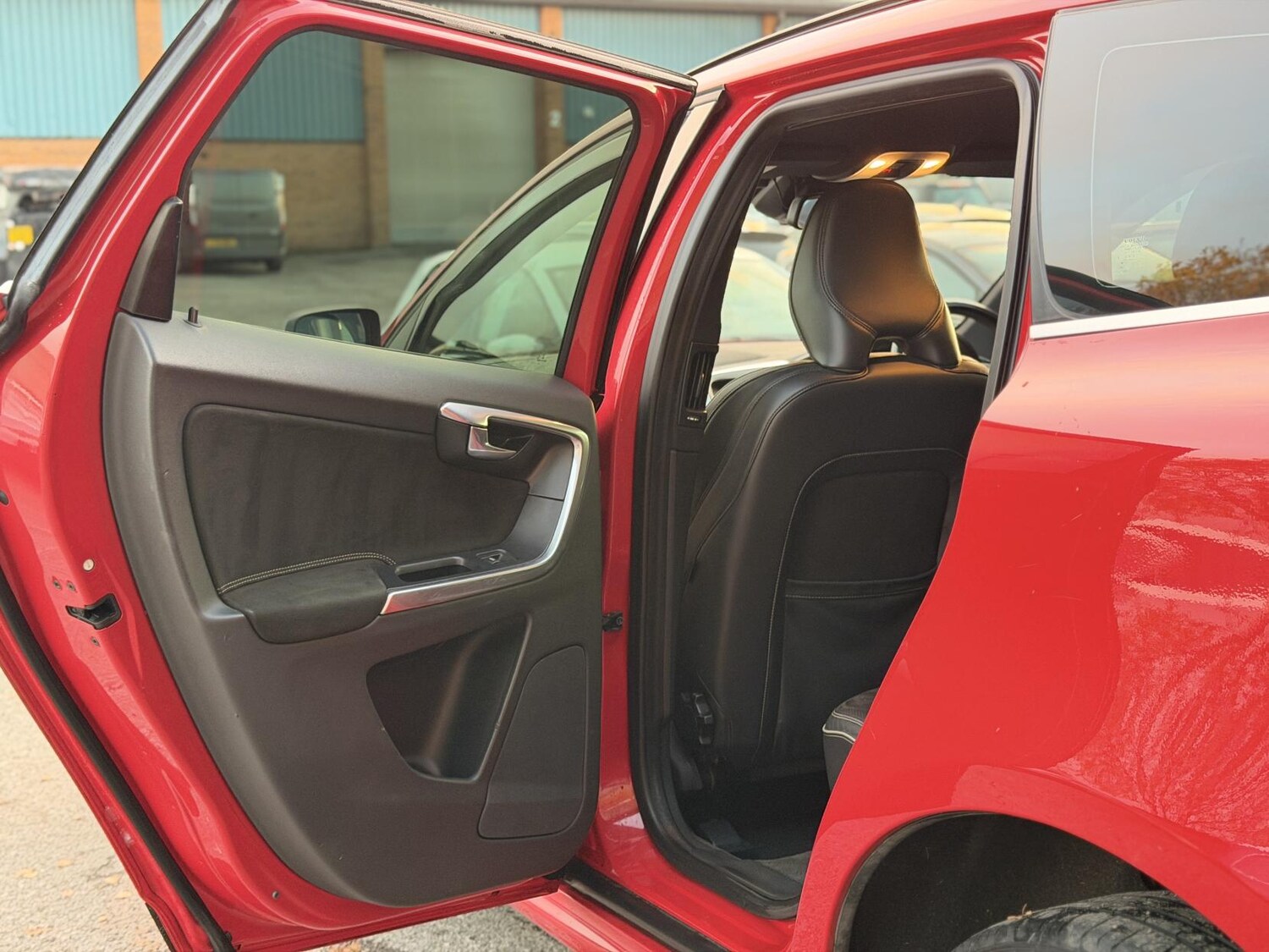 Used Volvo XC60 2015 for sale - 76606438: Photo 37