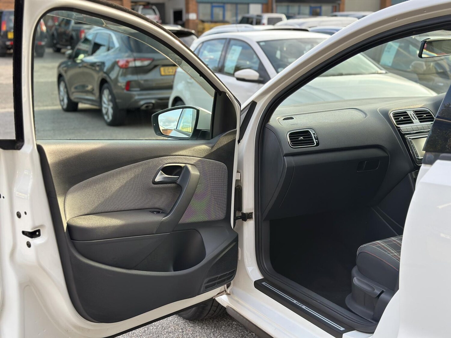 Used Volkswagen Polo 2013 for sale - 76222979: Photo 33