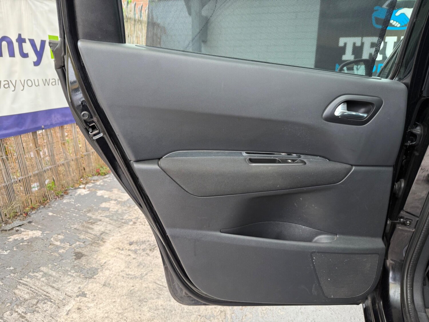 Used Peugeot 5008 2012 for sale - 76317760: Photo 35