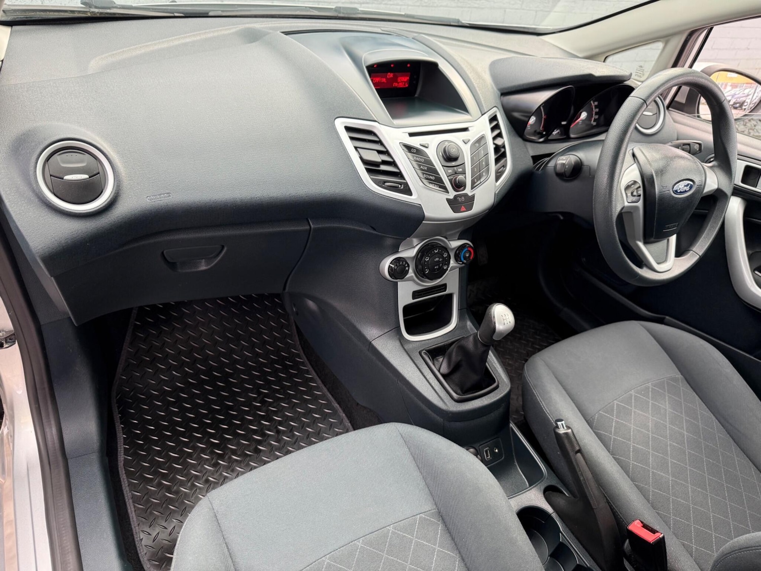 Used Ford Fiesta 2012 for sale - 76399005: Photo 2