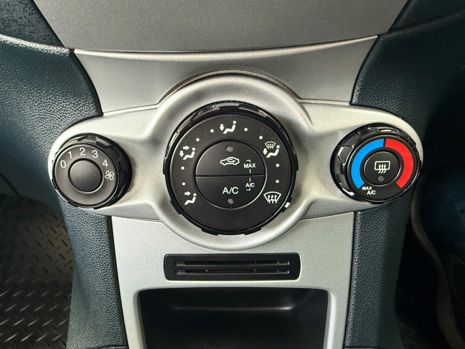 Used Ford Fiesta 2012 for sale - 76399005: Photo 30