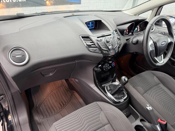Used Ford Fiesta 2013 for sale - 76307304: Photo 2