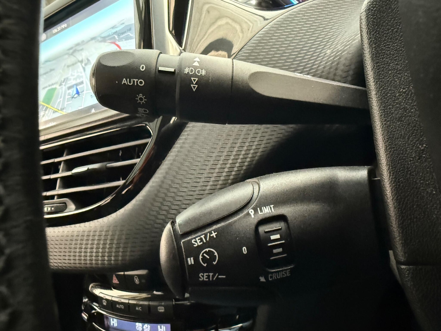 Used Peugeot 2008 2015 for sale - 76521942: Photo 27