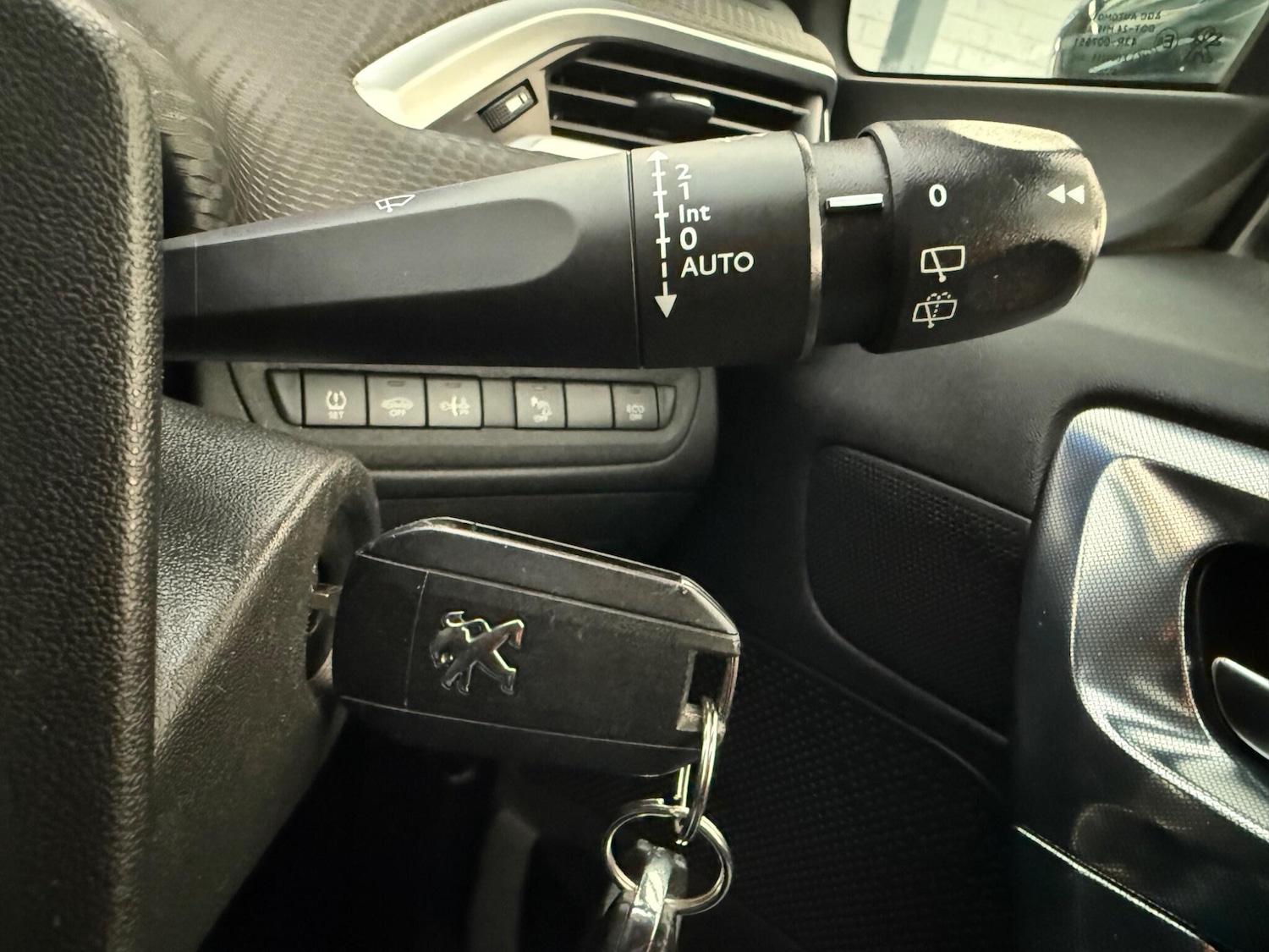 Used Peugeot 2008 2015 for sale - 76521942: Photo 28