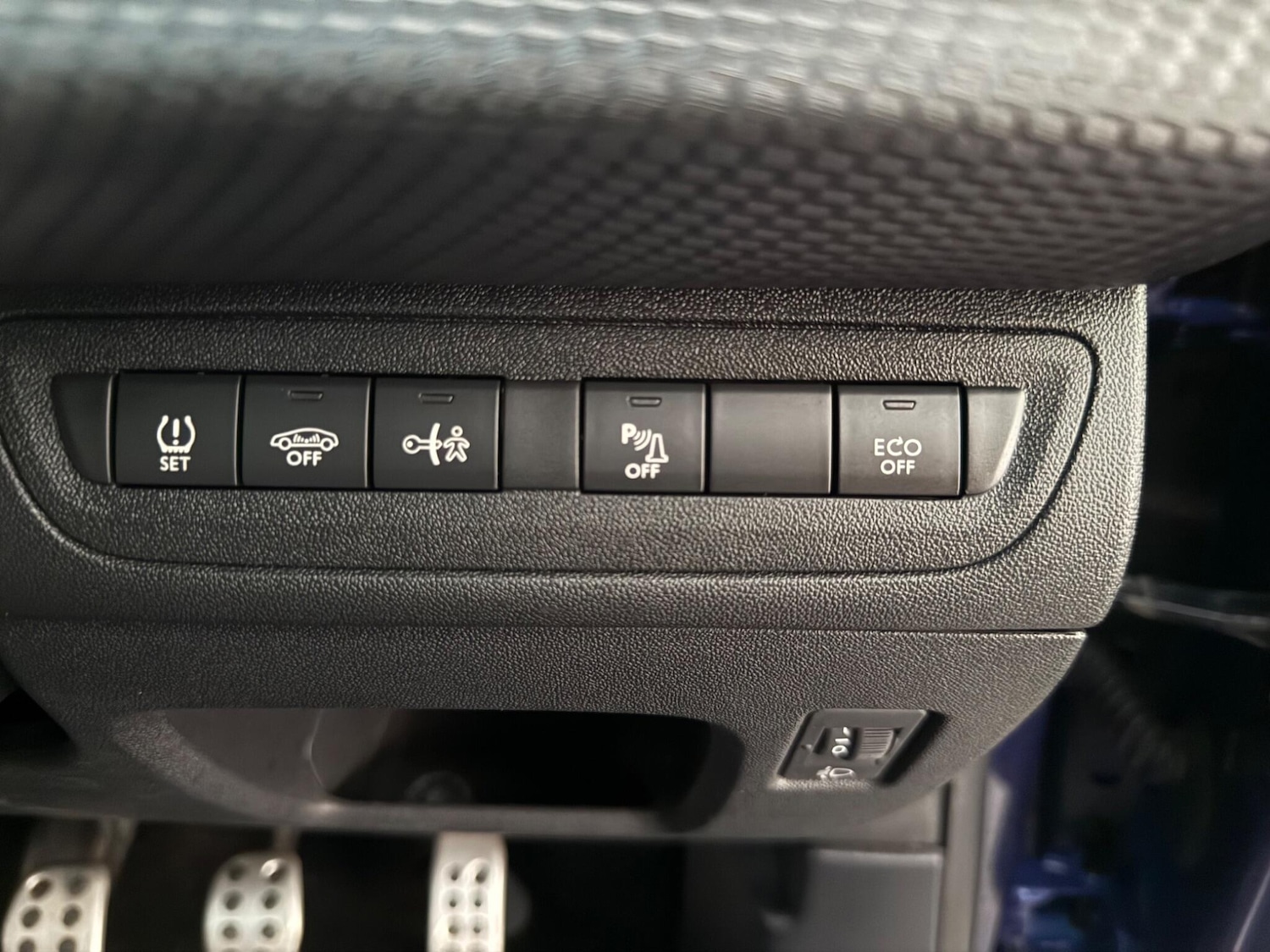 Used Peugeot 2008 2015 for sale - 76521942: Photo 34