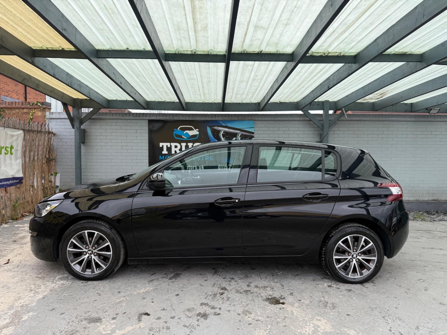 Used Peugeot 308 2015 for sale - 76432737: Photo 11