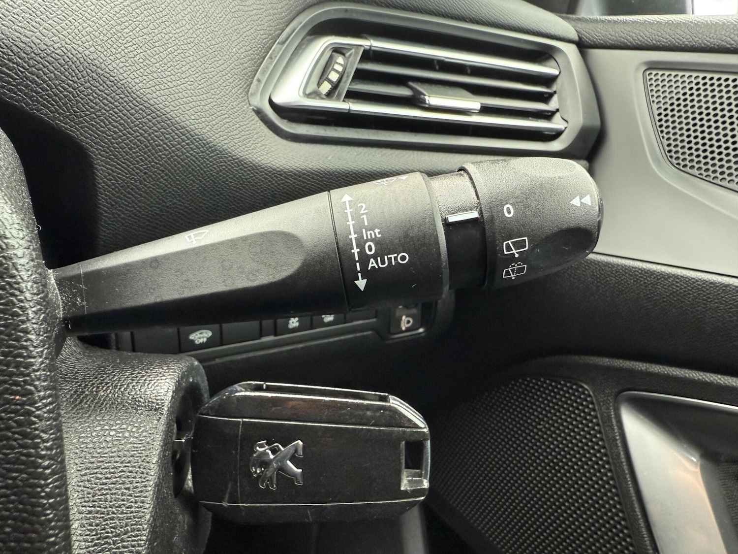 Used Peugeot 308 2015 for sale - 76432737: Photo 29