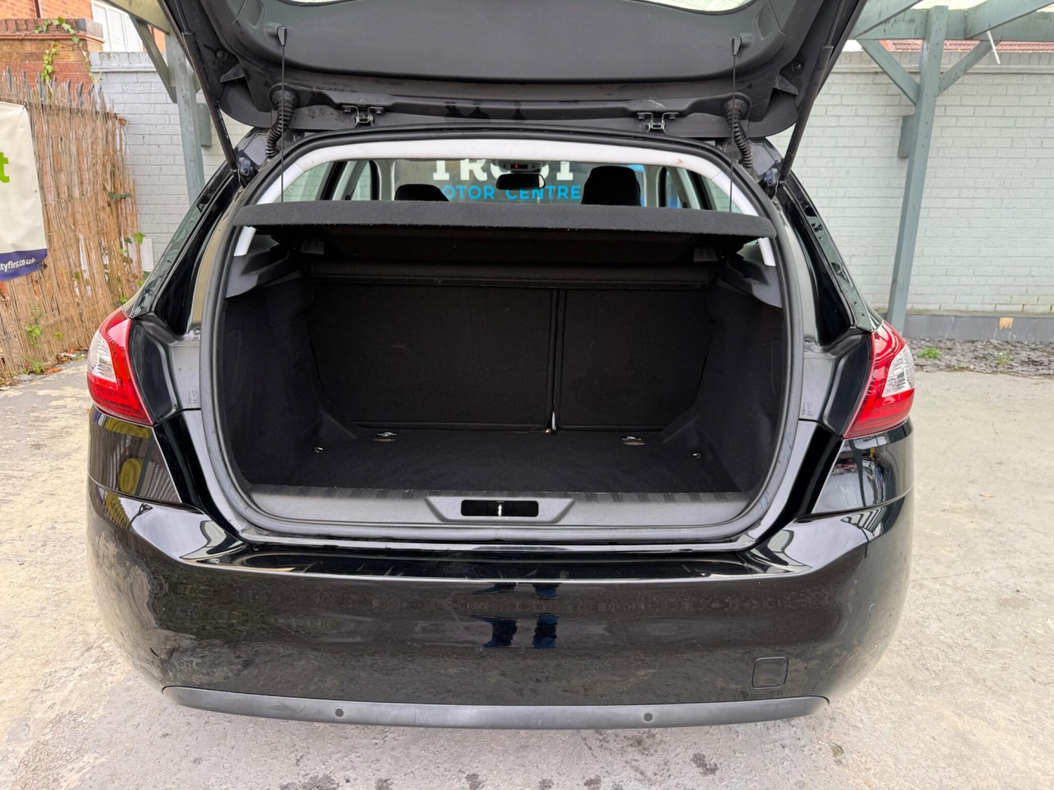 Used Peugeot 308 2015 for sale - 76432737: Photo 39