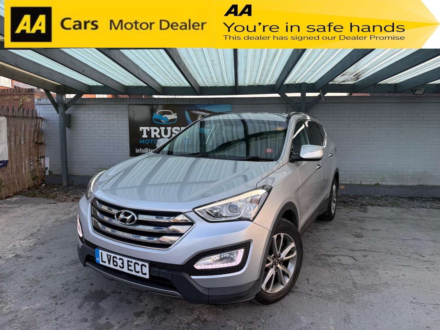 Used Hyundai Santa Fe 2013 for sale - 76572448: Photo 1