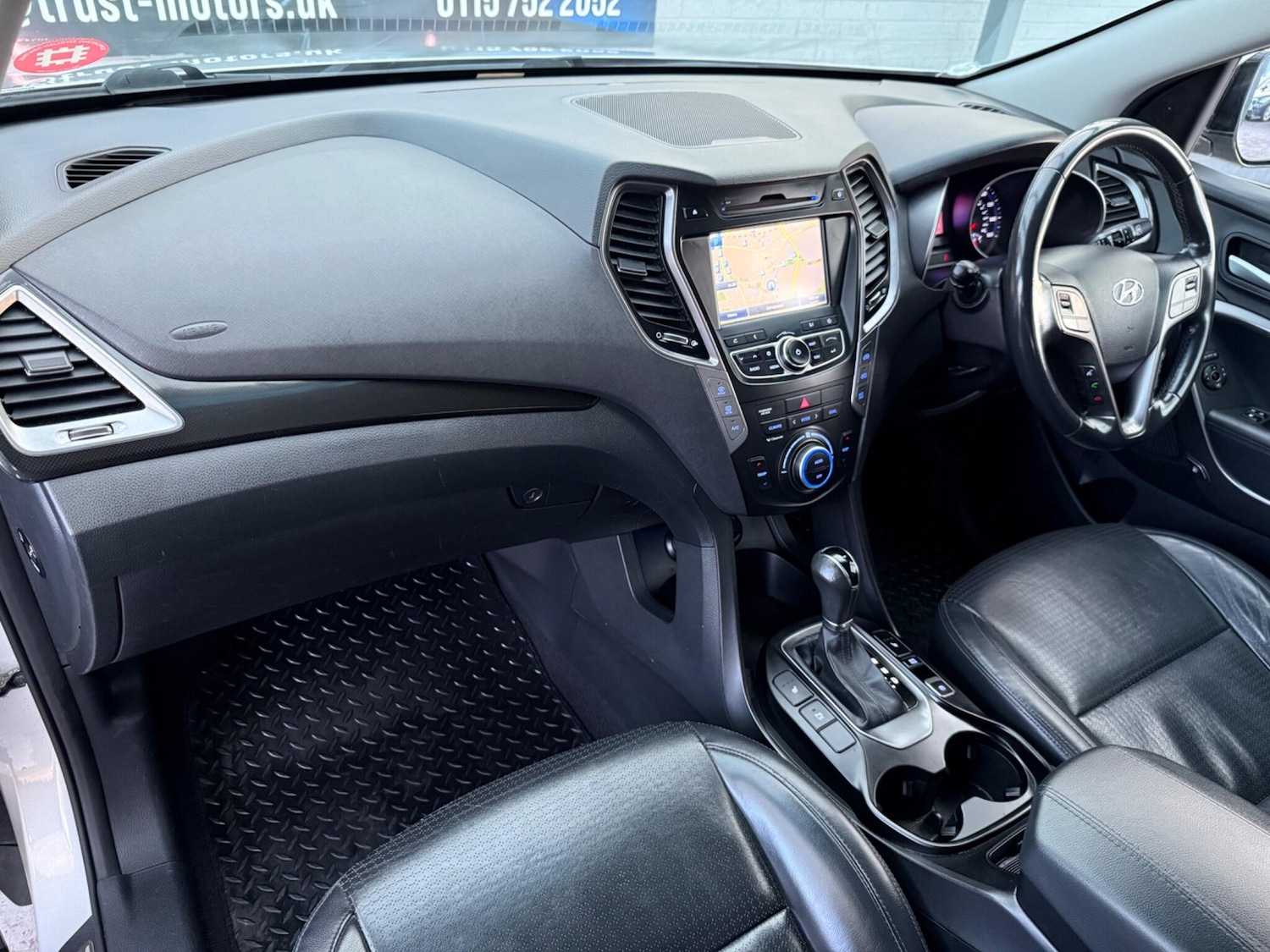 Used Hyundai Santa Fe 2013 for sale - 76572448: Photo 2