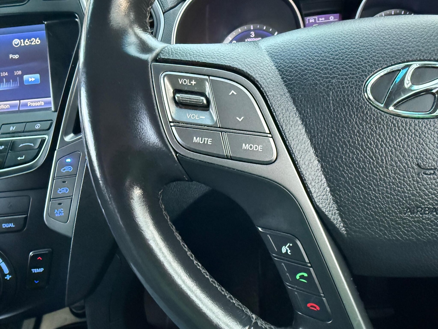 Used Hyundai Santa Fe 2013 for sale - 76572448: Photo 28