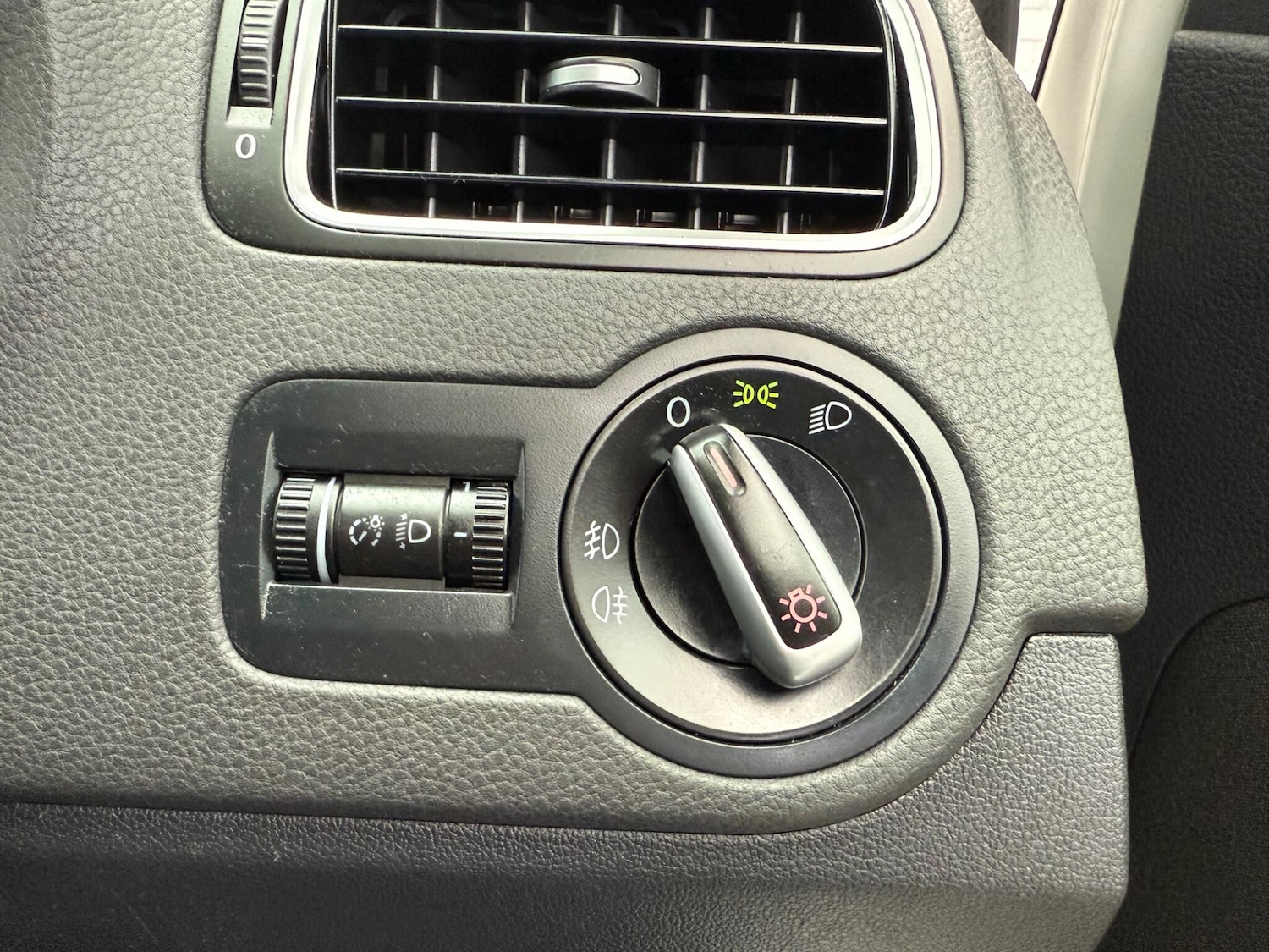 Used Volkswagen Polo 2012 for sale - 76597200: Photo 32