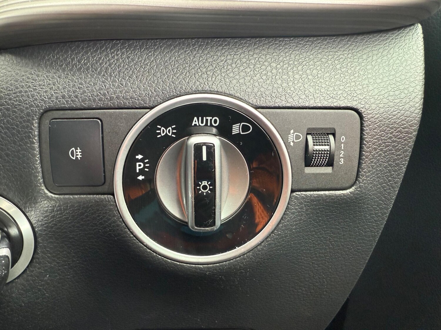 Used Mercedes-Benz B Class 2015 for sale - 76326111: Photo 32