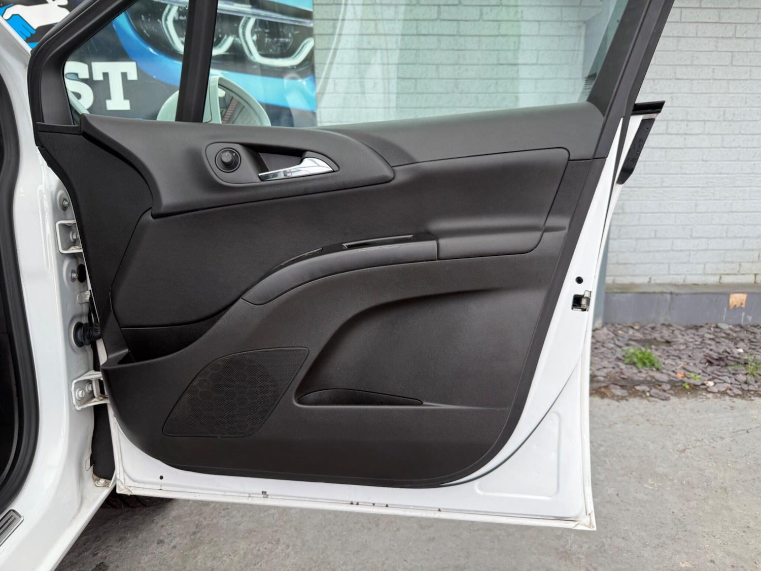 Used Vauxhall Meriva 2015 for sale - 76485359: Photo 36