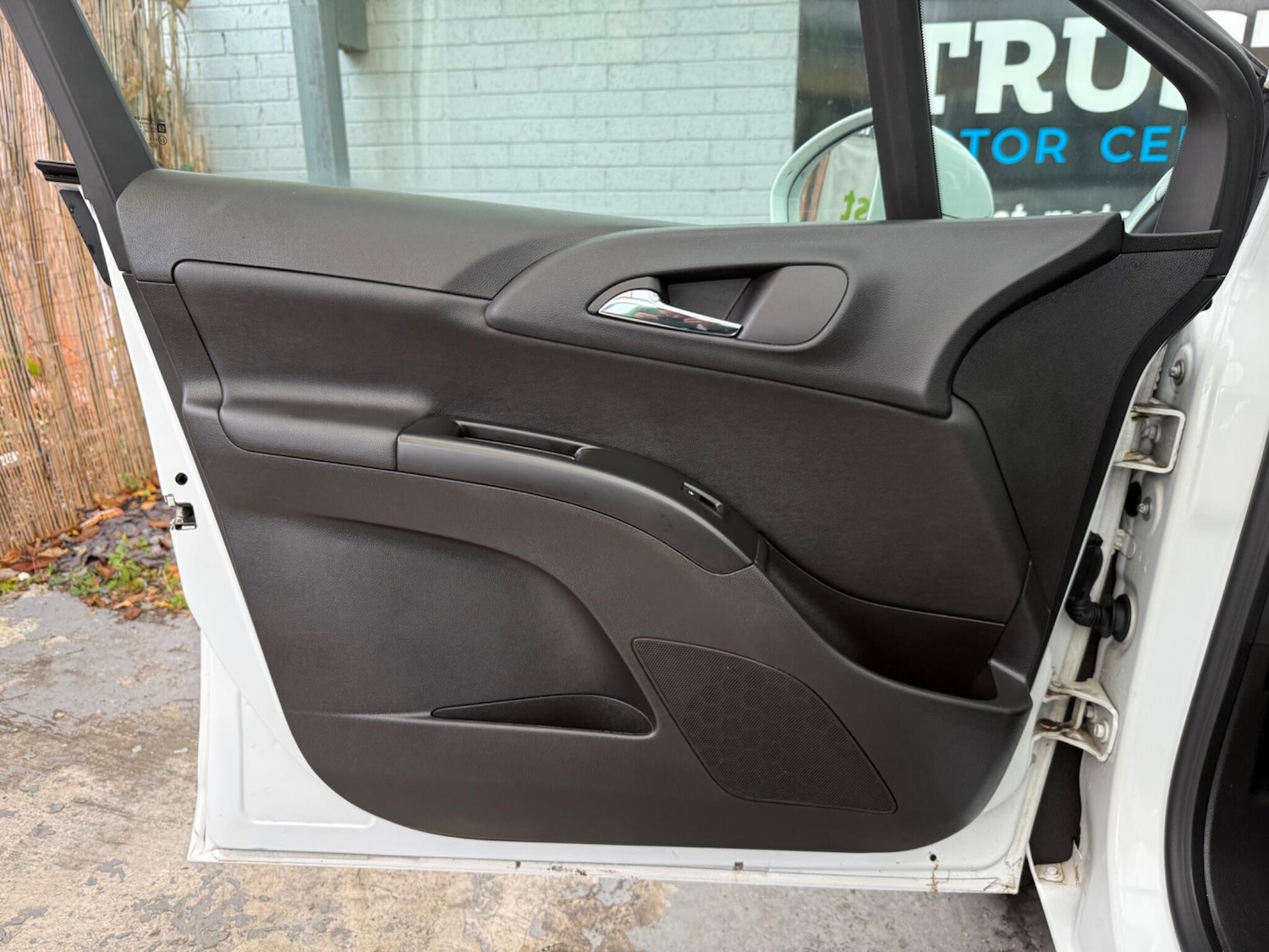 Used Vauxhall Meriva 2015 for sale - 76485359: Photo 40