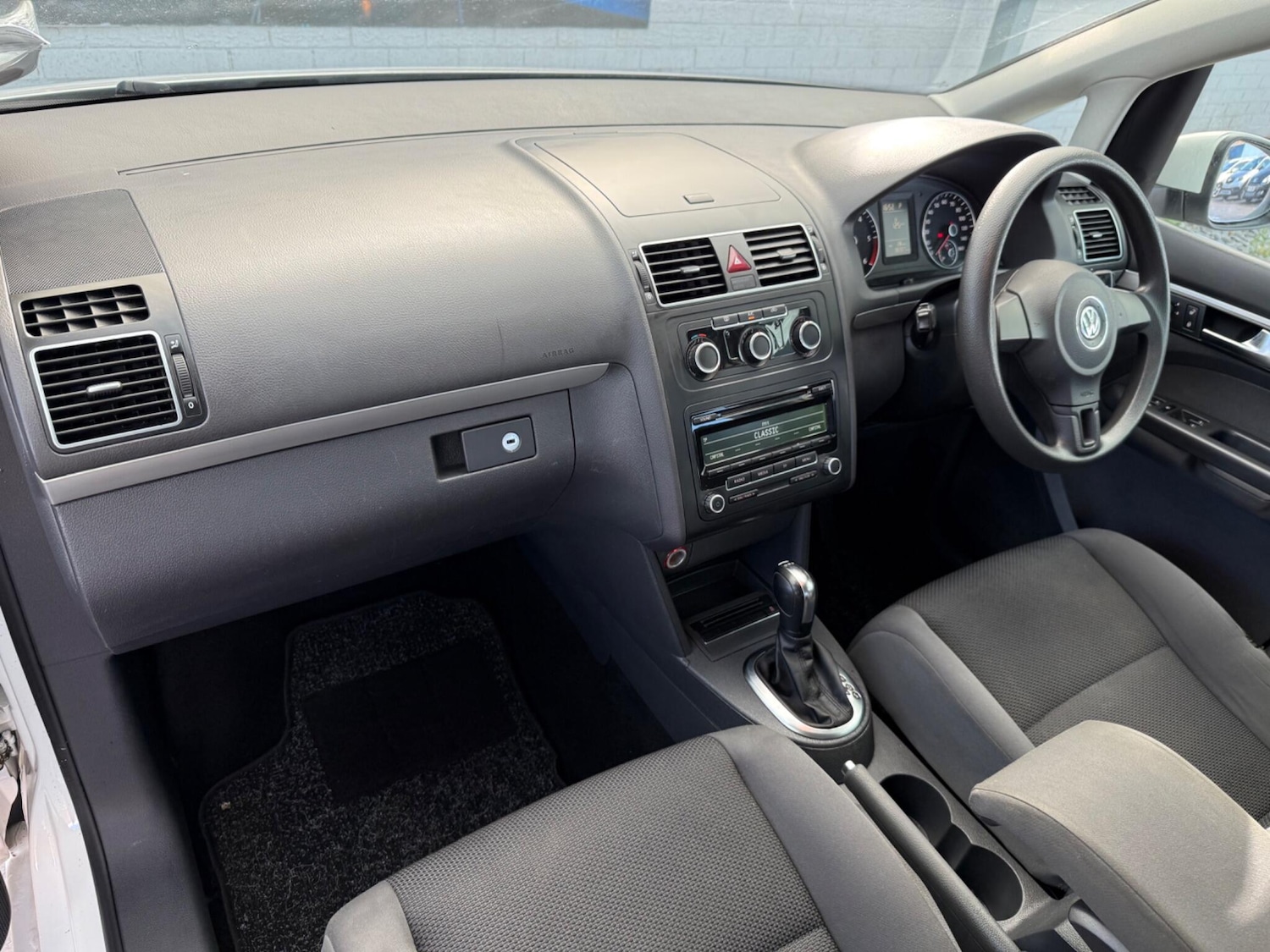 Used Volkswagen Touran 2013 for sale - 76378091: Photo 2