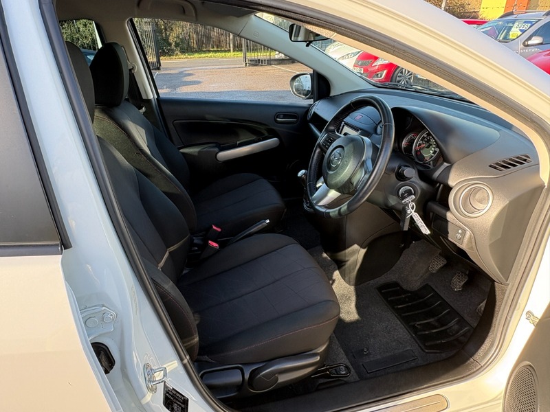 Used Mazda Mazda2 2014 for sale - 77227990: Photo 10