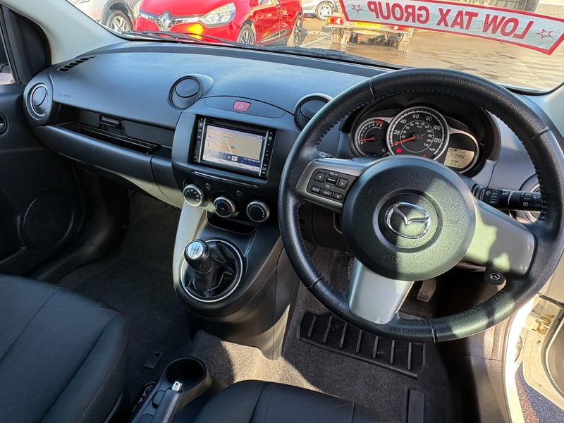 Used Mazda Mazda2 2014 for sale - 77227990: Photo 9