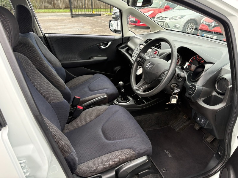 Used Honda Jazz 2013 for sale - 77384935: Photo 10