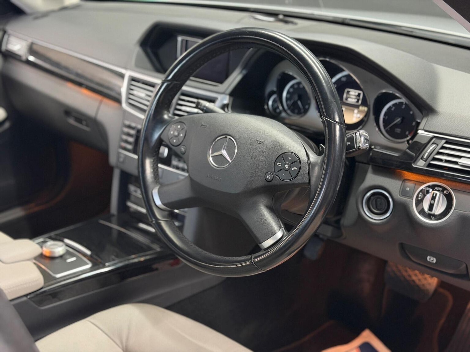 Used Mercedes-Benz E Class 2011 for sale - 78004528: Photo 12