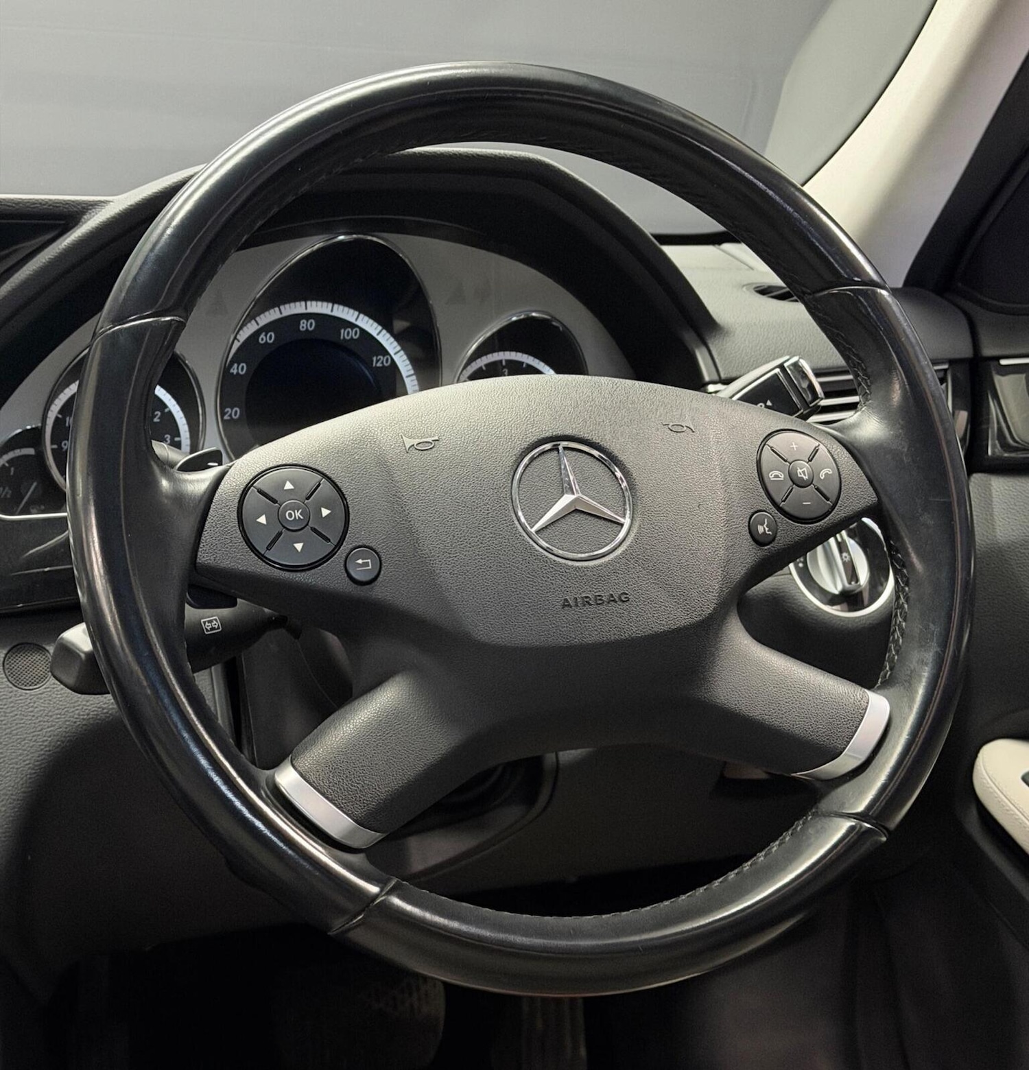 Used Mercedes-Benz E Class 2011 for sale - 78004528: Photo 24