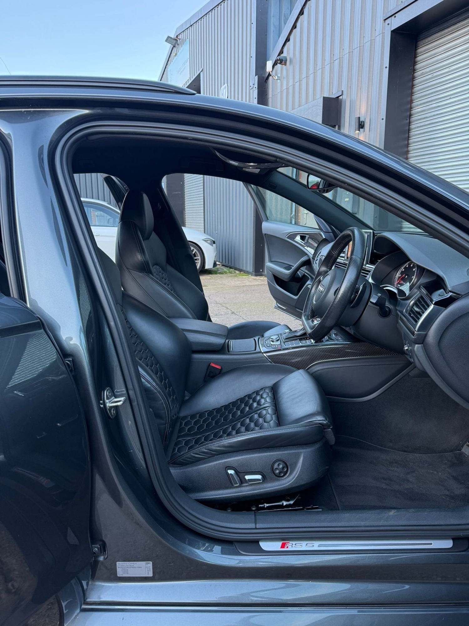 Used Audi RS6 2015 for sale - 76918900: Photo 15