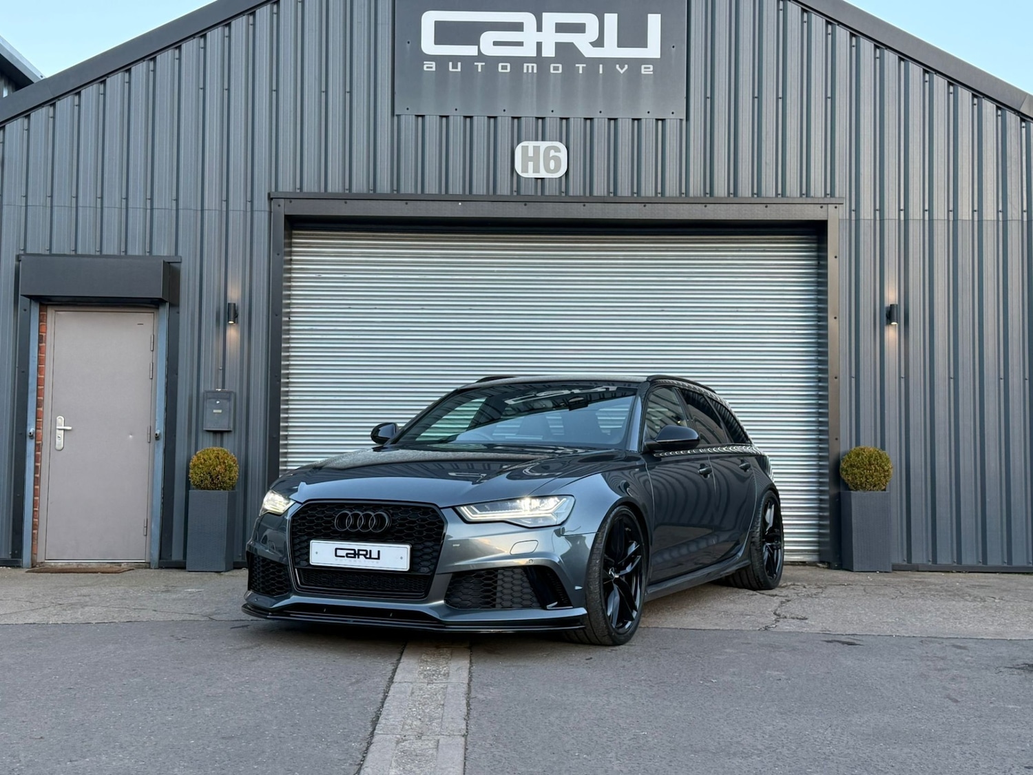 Used Audi RS6 2015 for sale - 76918900: Photo 2