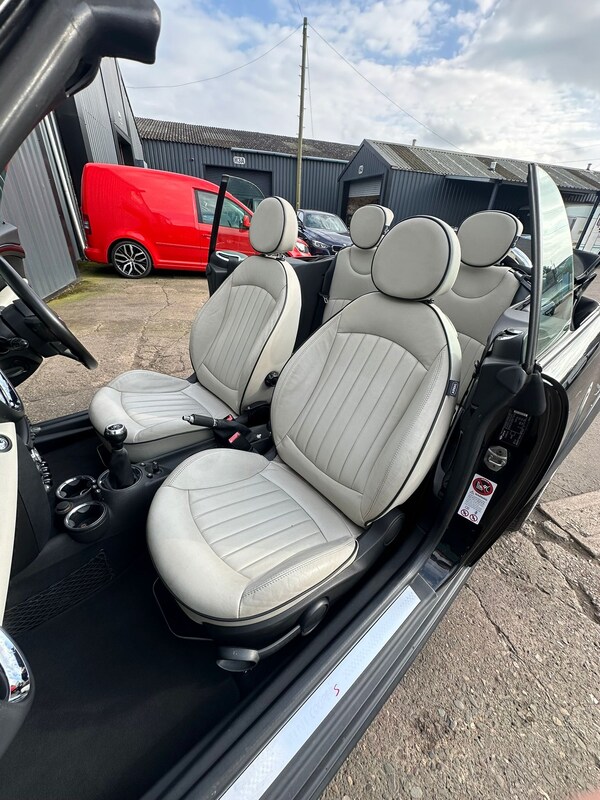 Used MINI Convertible 2011 for sale - 75228317: Photo 15