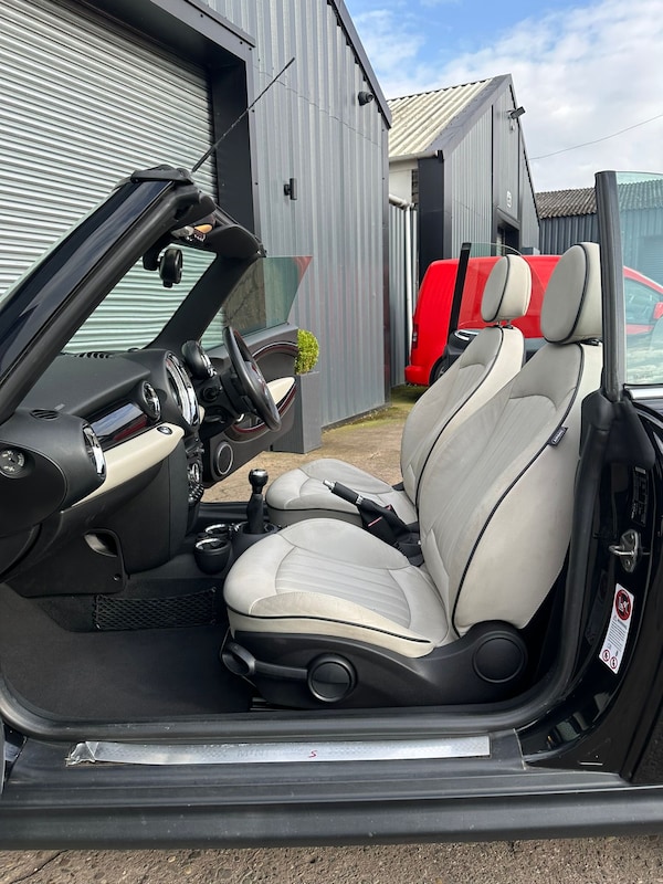 Used MINI Convertible 2011 for sale - 75228317: Photo 16