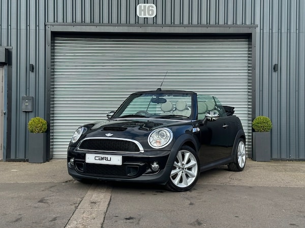 Used MINI Convertible 2011 for sale - 75228317: Photo 2