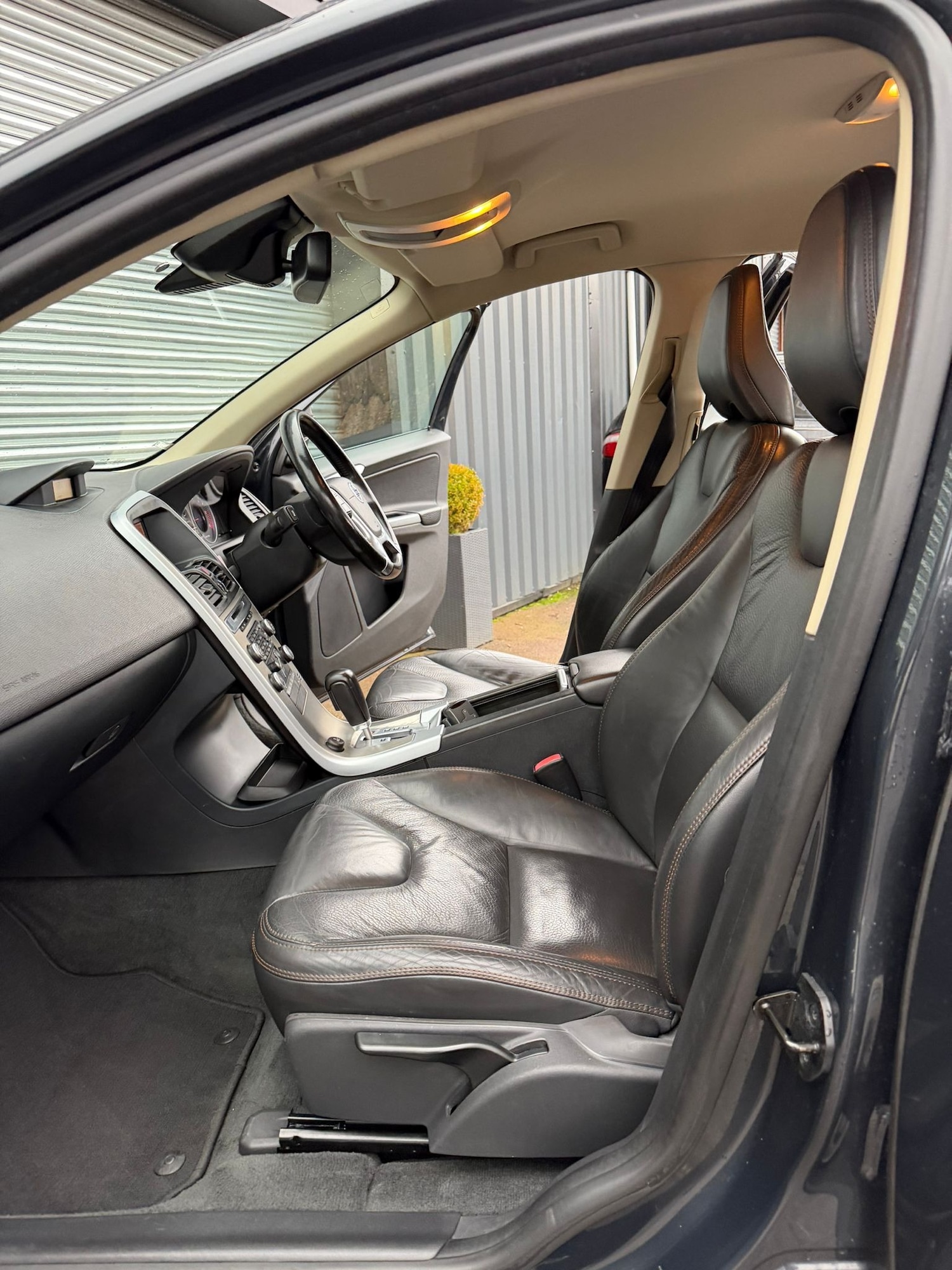 Used Volvo XC60 2010 for sale - 77545553: Photo 19