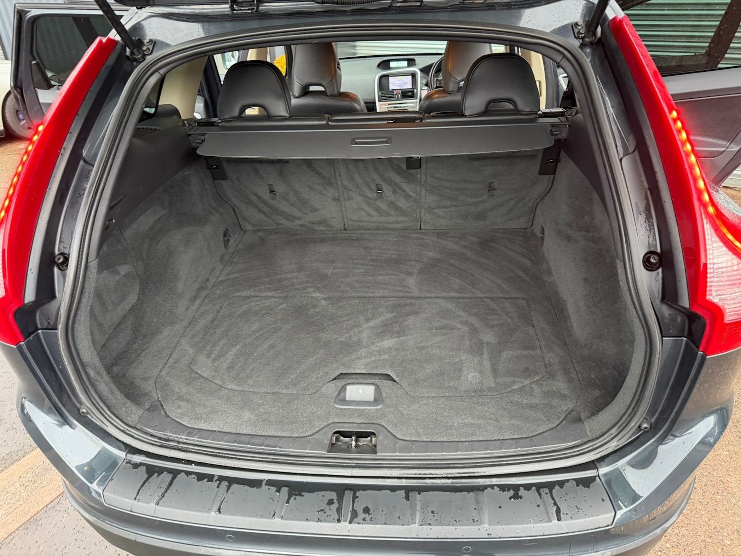 Used Volvo XC60 2010 for sale - 77545553: Photo 22